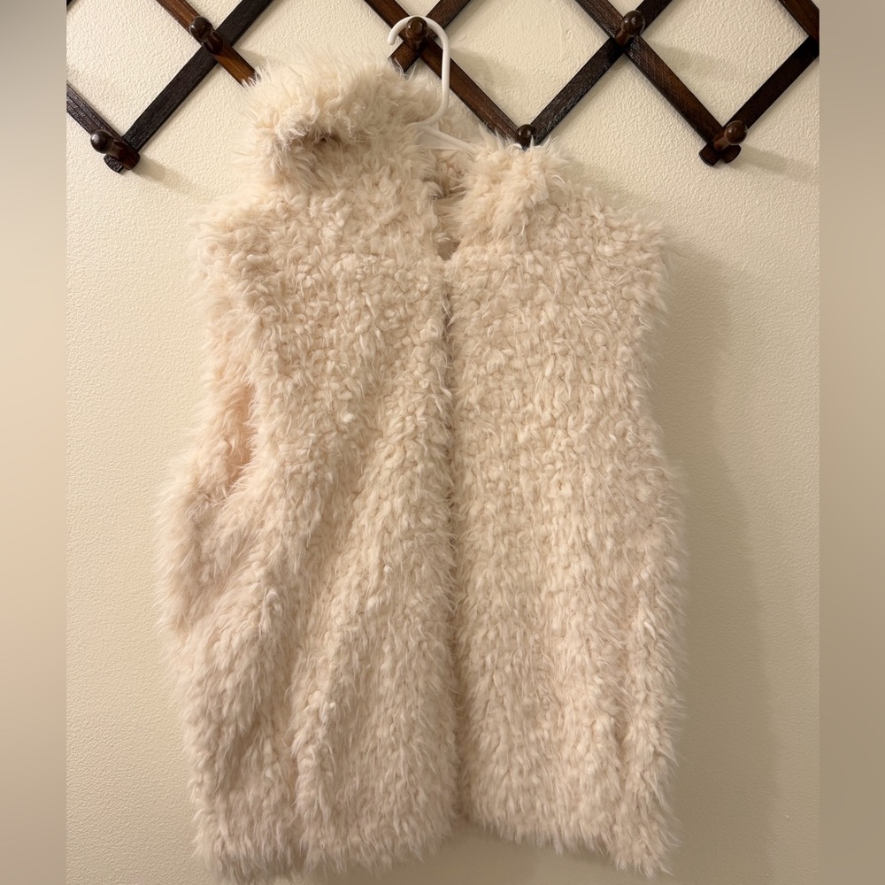 Xhilaration Cream Faux Fur Hooded Vest - Boho Shaggy Teddy Fur - Size Large